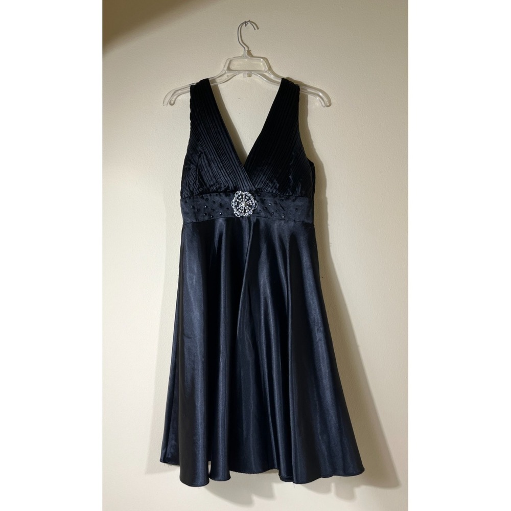 Black Satin Cocktail Dress Pleated V Neck Beaded Brooch Fit Flare Dance Costume
